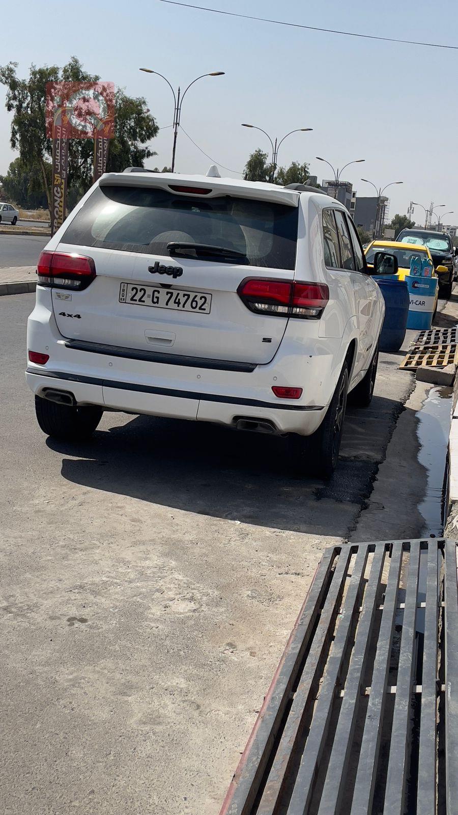 جیپ گراند شیرۆکی